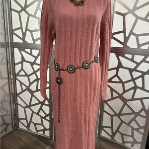 Elegant Pink Knit Dress with Decorative Belt